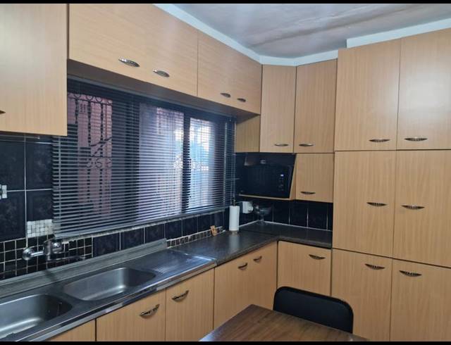 4 BEDROOM HOUSE FOR SALE IN MONTFORD